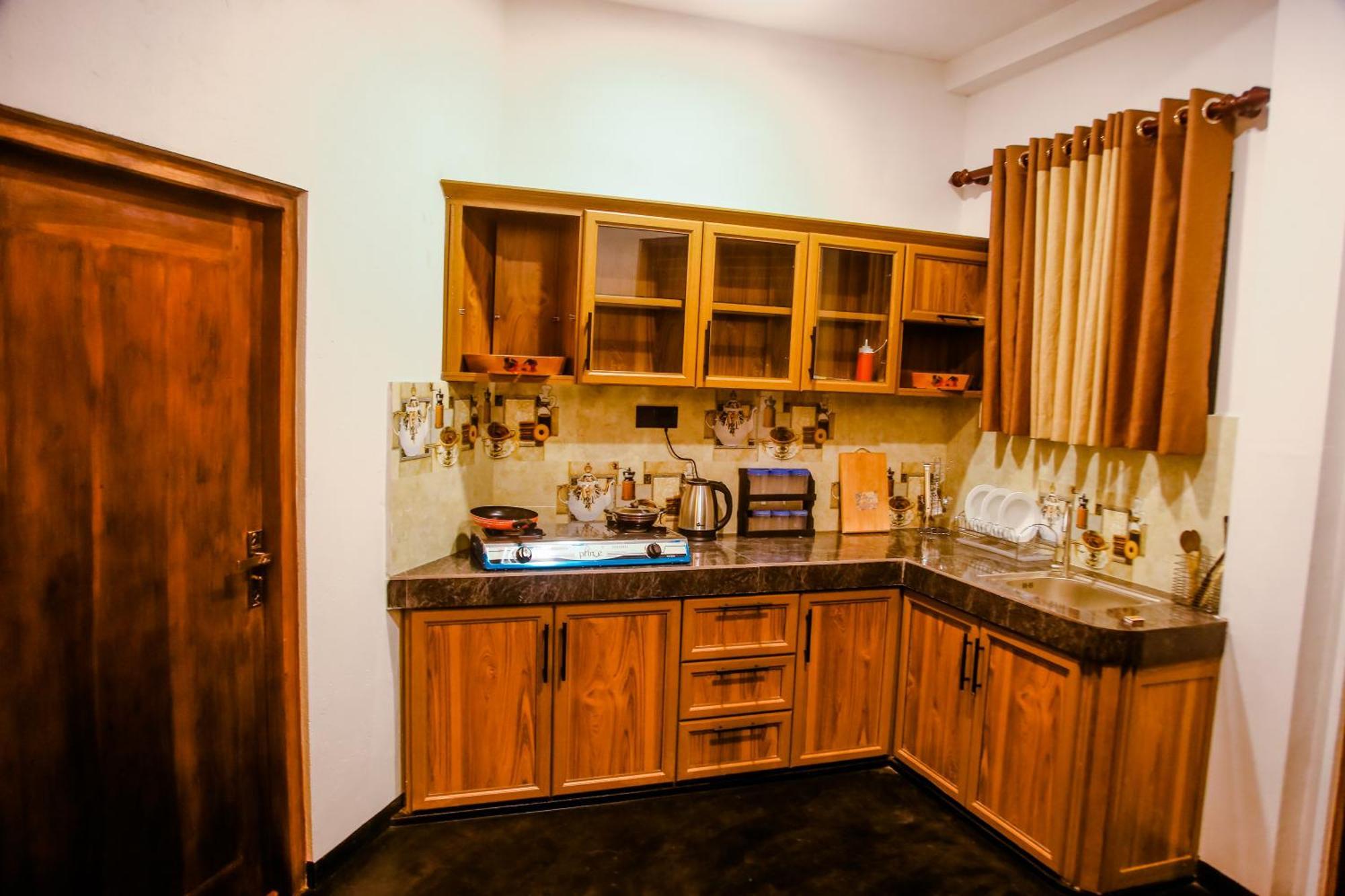 Little Angels Bed & Breakfast Мириса Екстериор снимка